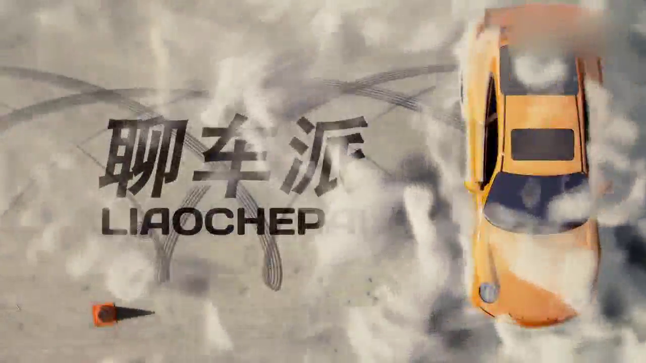 电动车马路加塞，挤在三辆大货车中间，这样能活着真是个奇迹