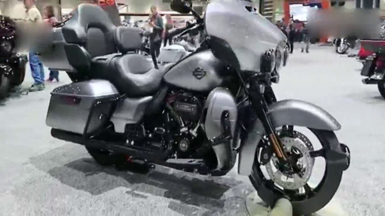 19款哈雷戴维森，有幸在车展上看到！