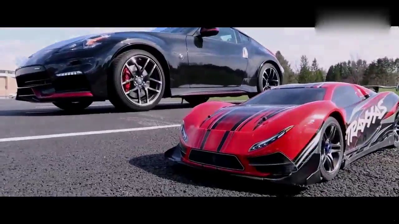 还是要有钱呀 800美元遥控赛车vs48000美元跑车竞速