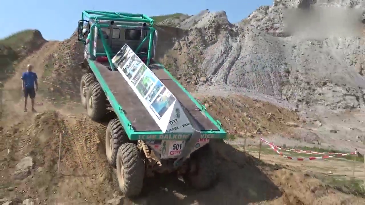 8驱越野卡车挑战越野极限！征服不可能！