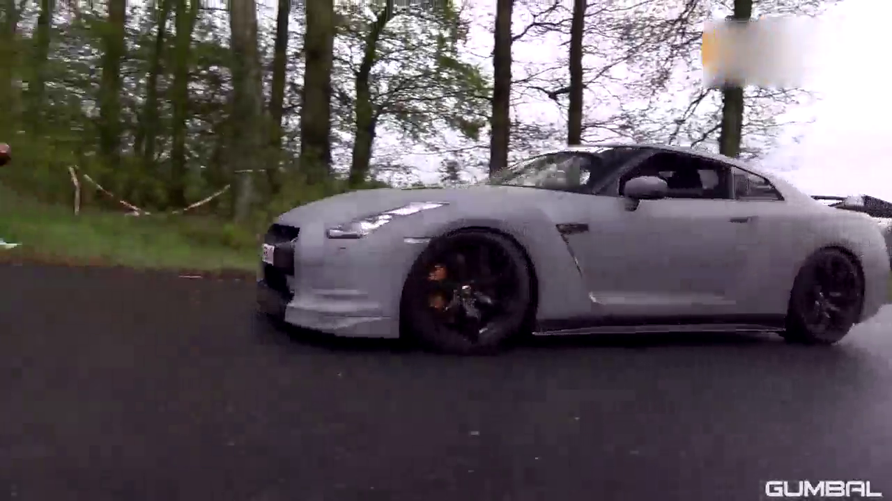 尼桑跑车R35系列 外观霸气性能更优良