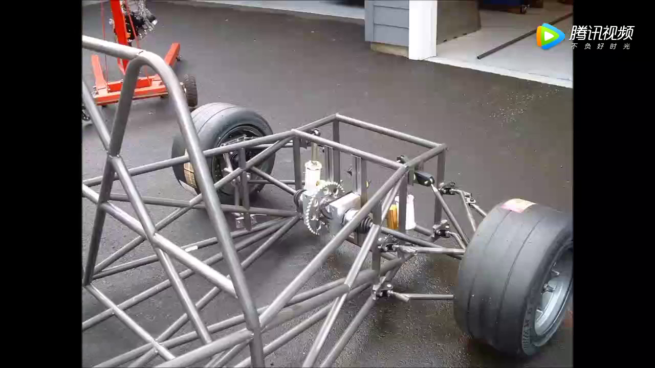 小伙从零开始打造超炫酷跑车，完成后另无数汽车工程师汗颜