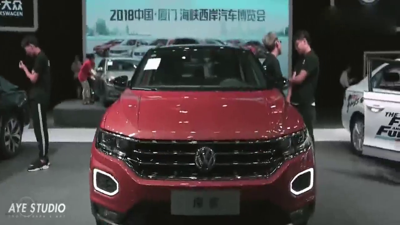 DJ女司机带您游玩豪华型车展！