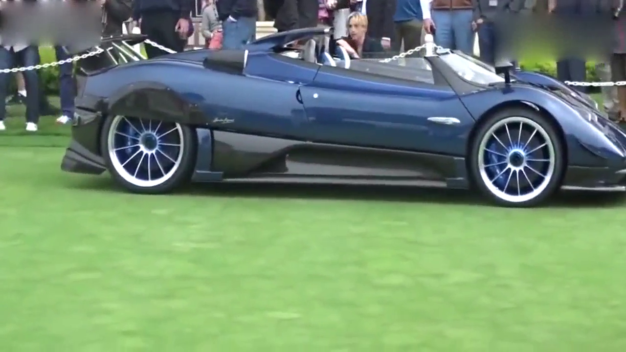 3000万的帕加尼超跑，网友：仿佛是我见过最美的跑车！