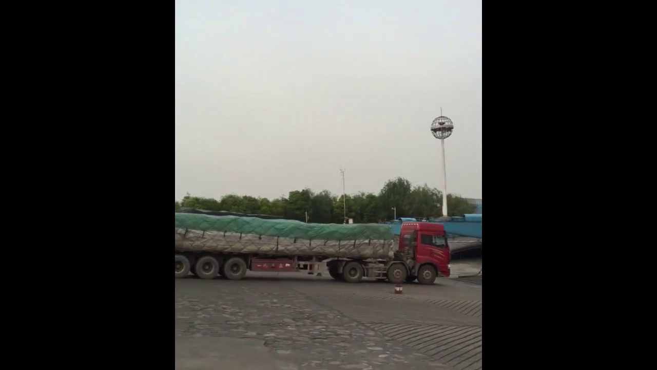 24轮的半挂卡车也能轻松上去