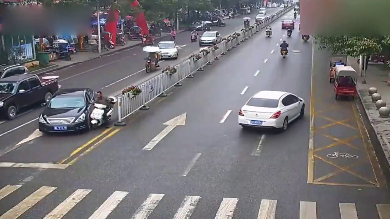 电动车和轿车发生剐蹭，谁有理