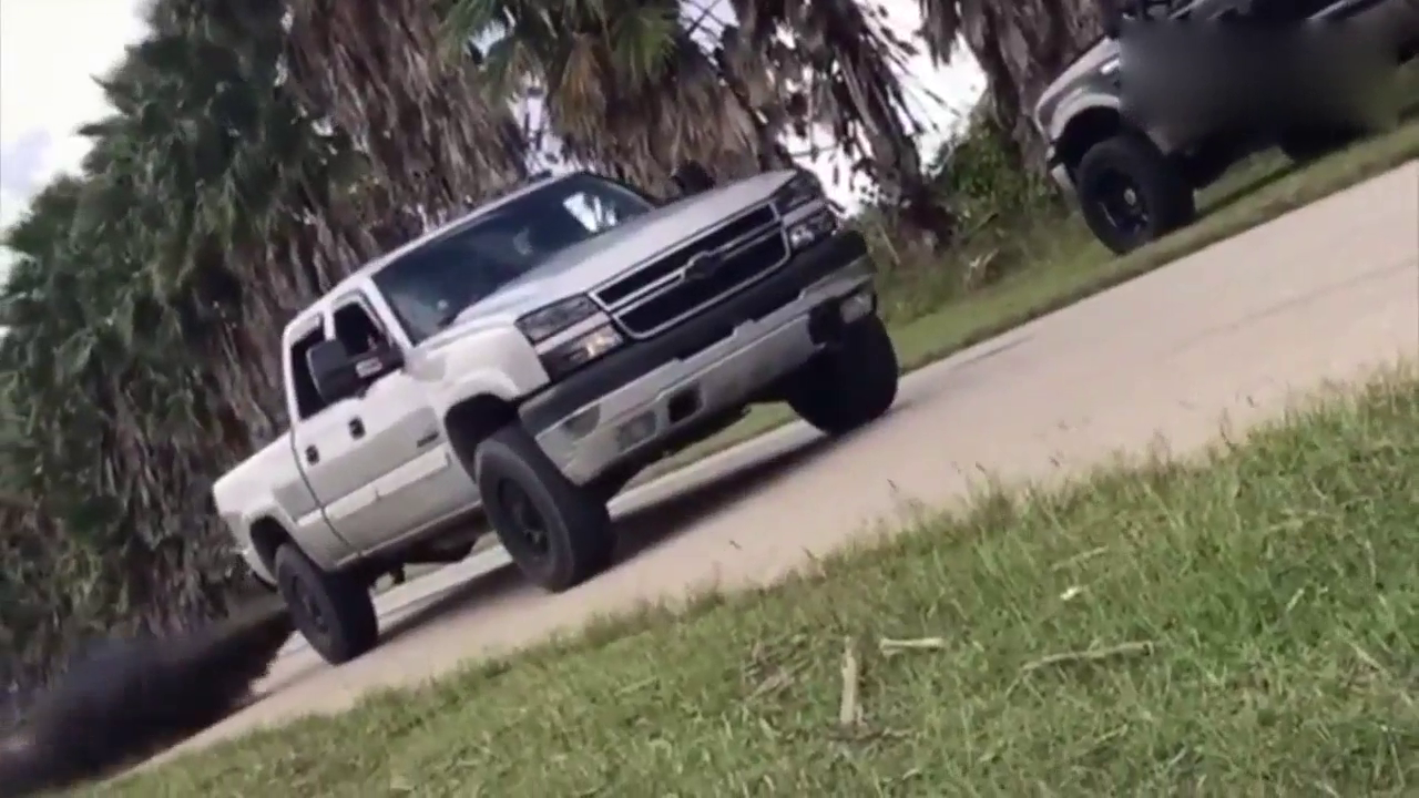 柴油皮卡甩尾表演 柴油卡车失误 卡车技能展示 炫技系列