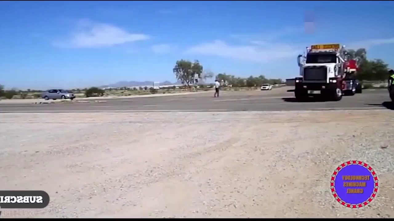 世界上最长的卡车, 拥有50节拖车, 最大载重量高达500吨!