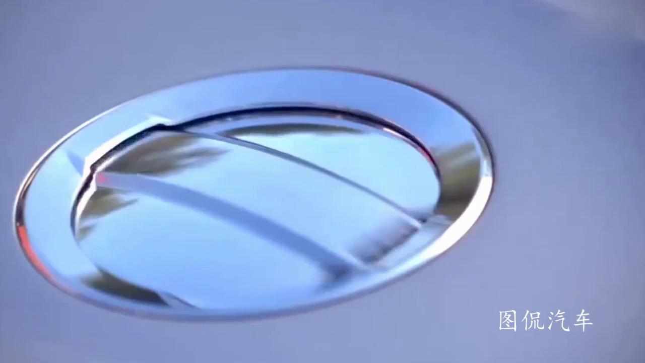 这辆800万的奥迪敞篷跑车，比我见过的兰博基尼帅多了！