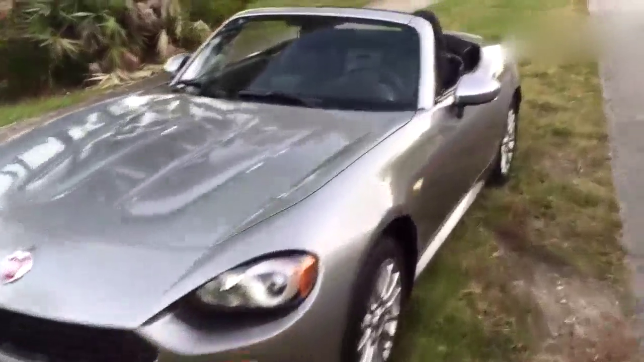 只要17万就能买菲亚特敞篷超跑，圆了我40多年的跑车梦