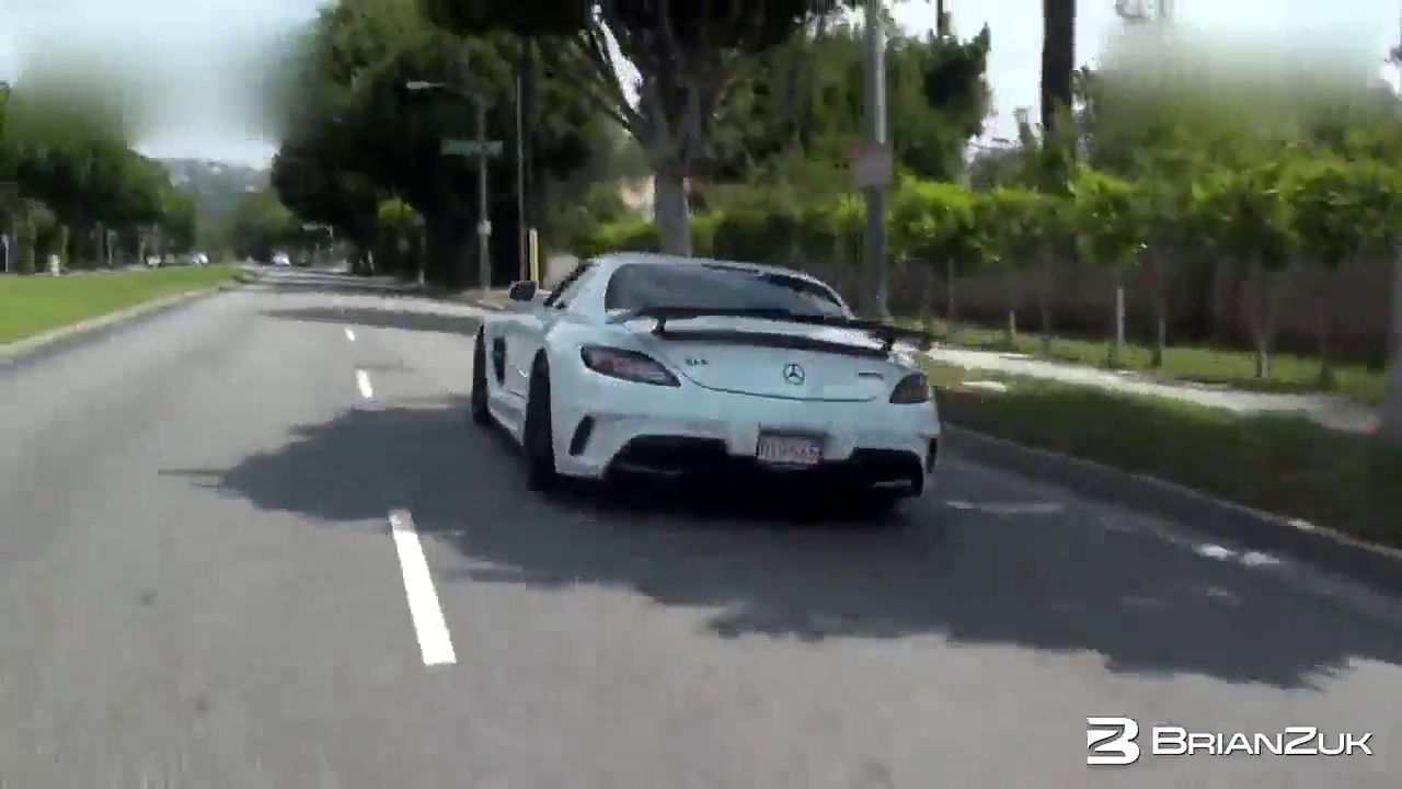 开着超级跑车上街头是怎样一种体验 看这里吧