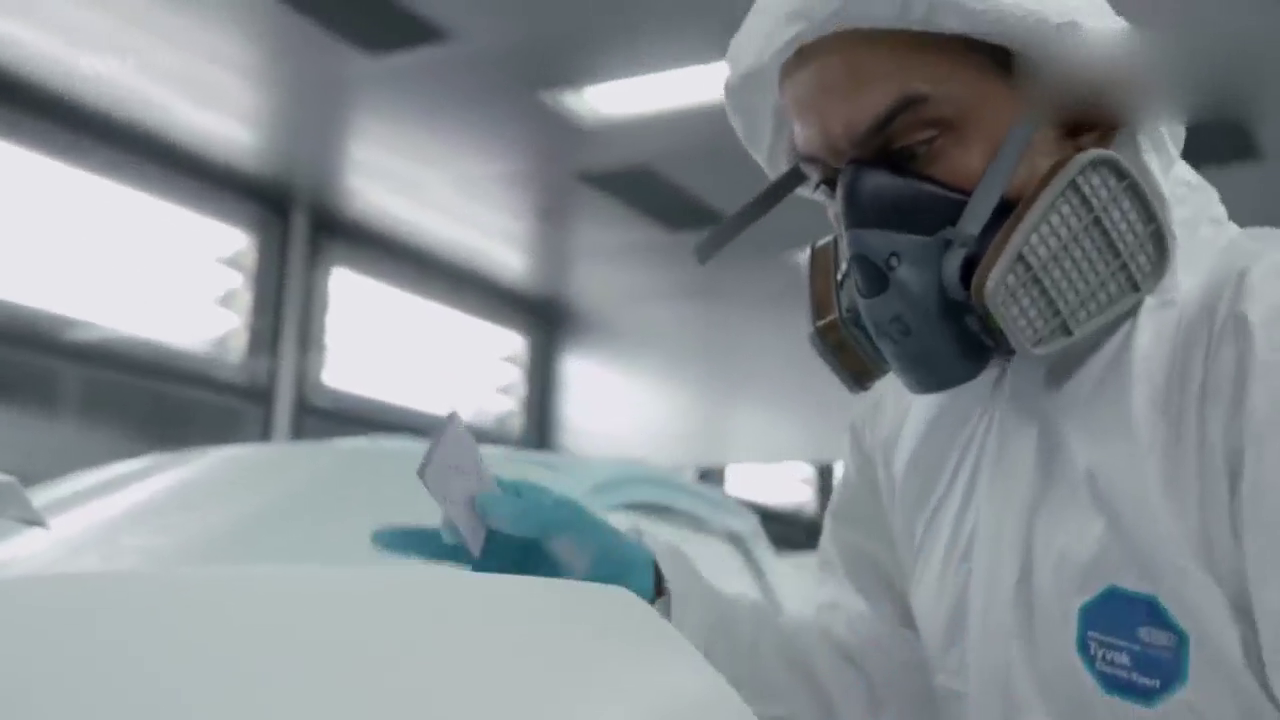 超级跑车迈凯轮，看看是怎么喷漆组装的！