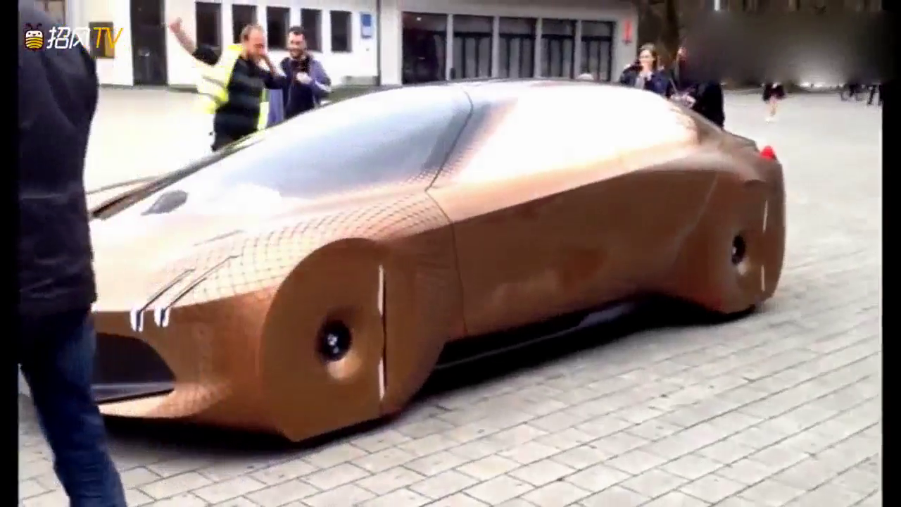 超有未来感的宝马跑车，不看连车门怎么开都不知道!