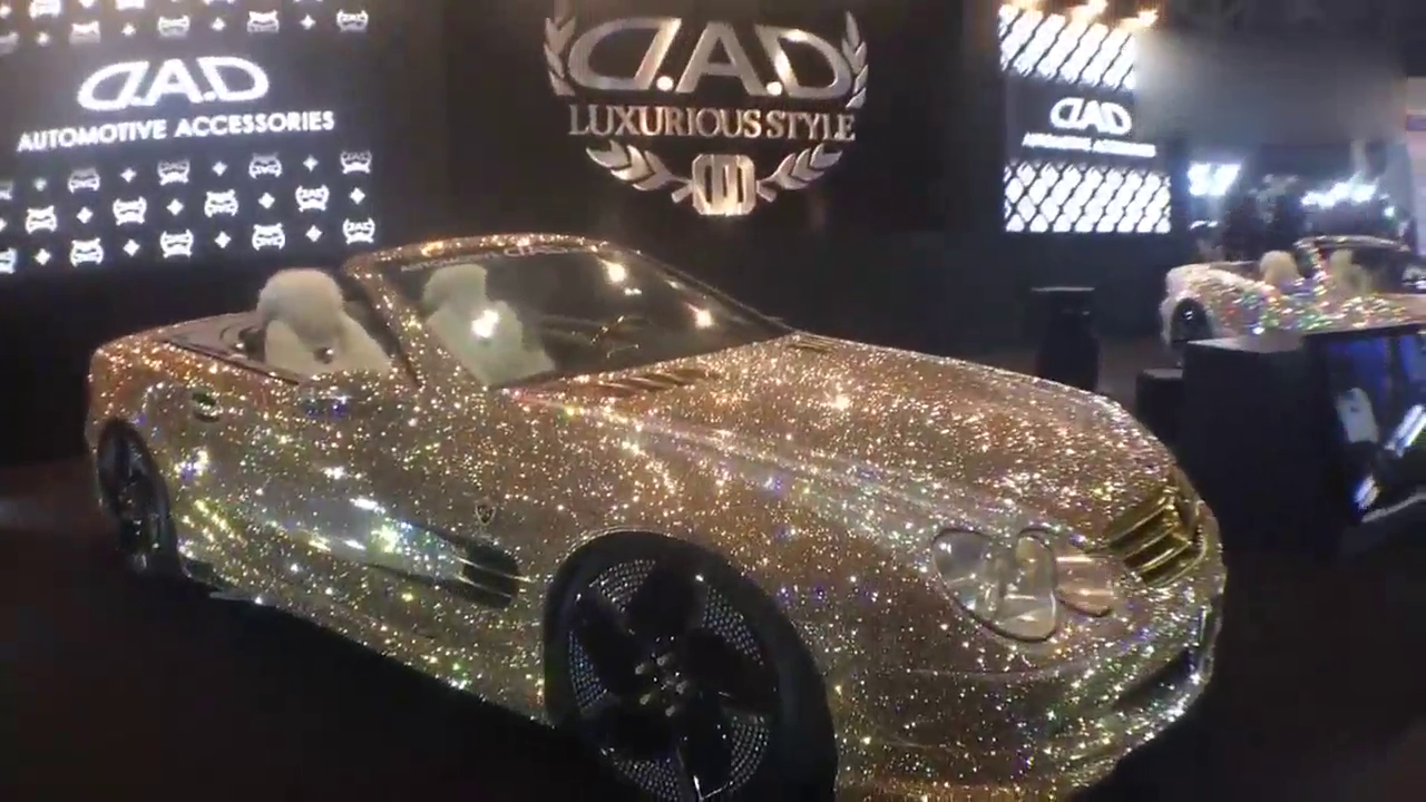 亮瞎你的眼 全身贴满水晶的奔驰SL 600车展展示