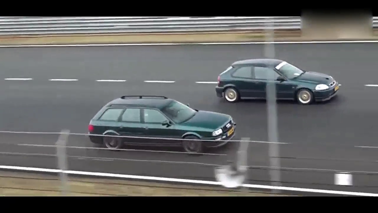 国外改装车发烧友大集合，赛道上直线竞速大比拼