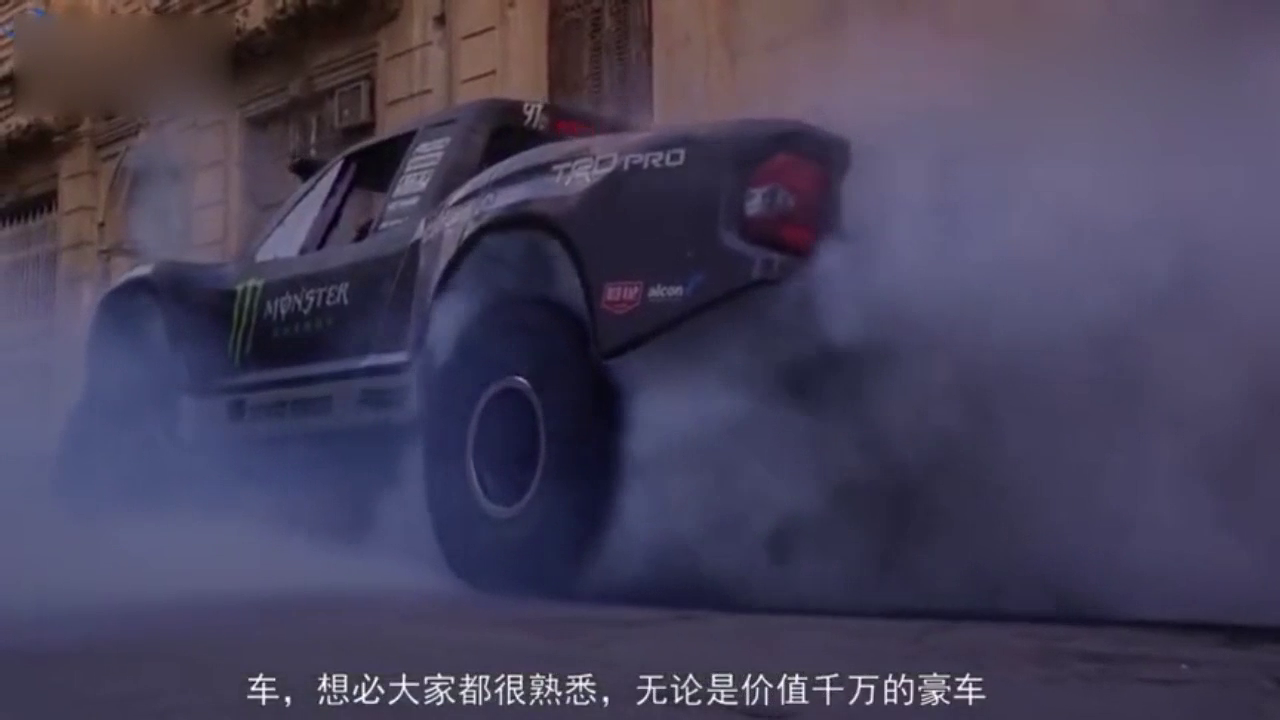 奔驰这卡车有多牛？独特悬挂系统，上山下坎无所不能，堪比越野车