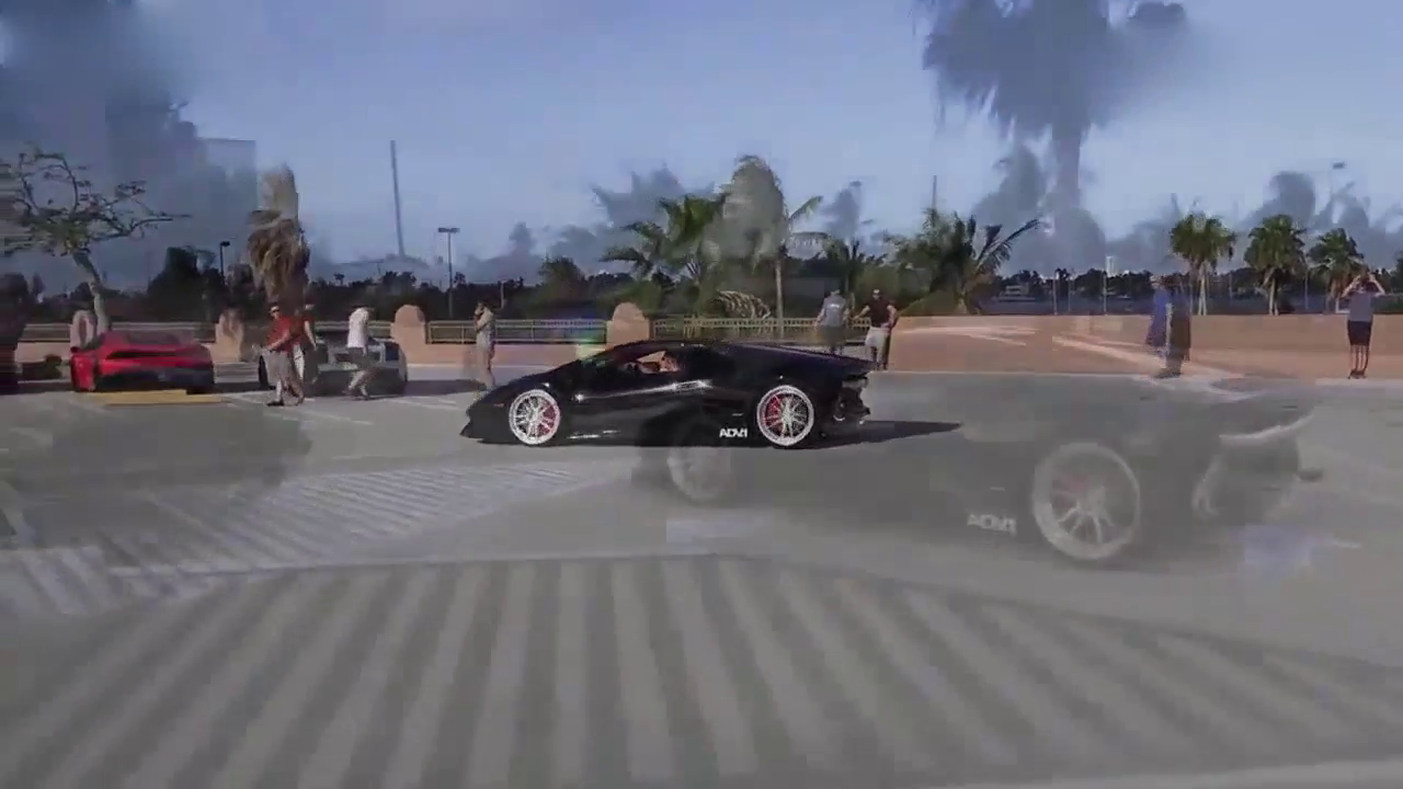 超跑聚会，一辆普通兰博基尼驶过来，看到车身其他跑车黯然失色!