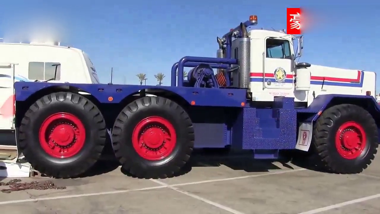 这么大的卡车，当个拖头，一定能拉很多！