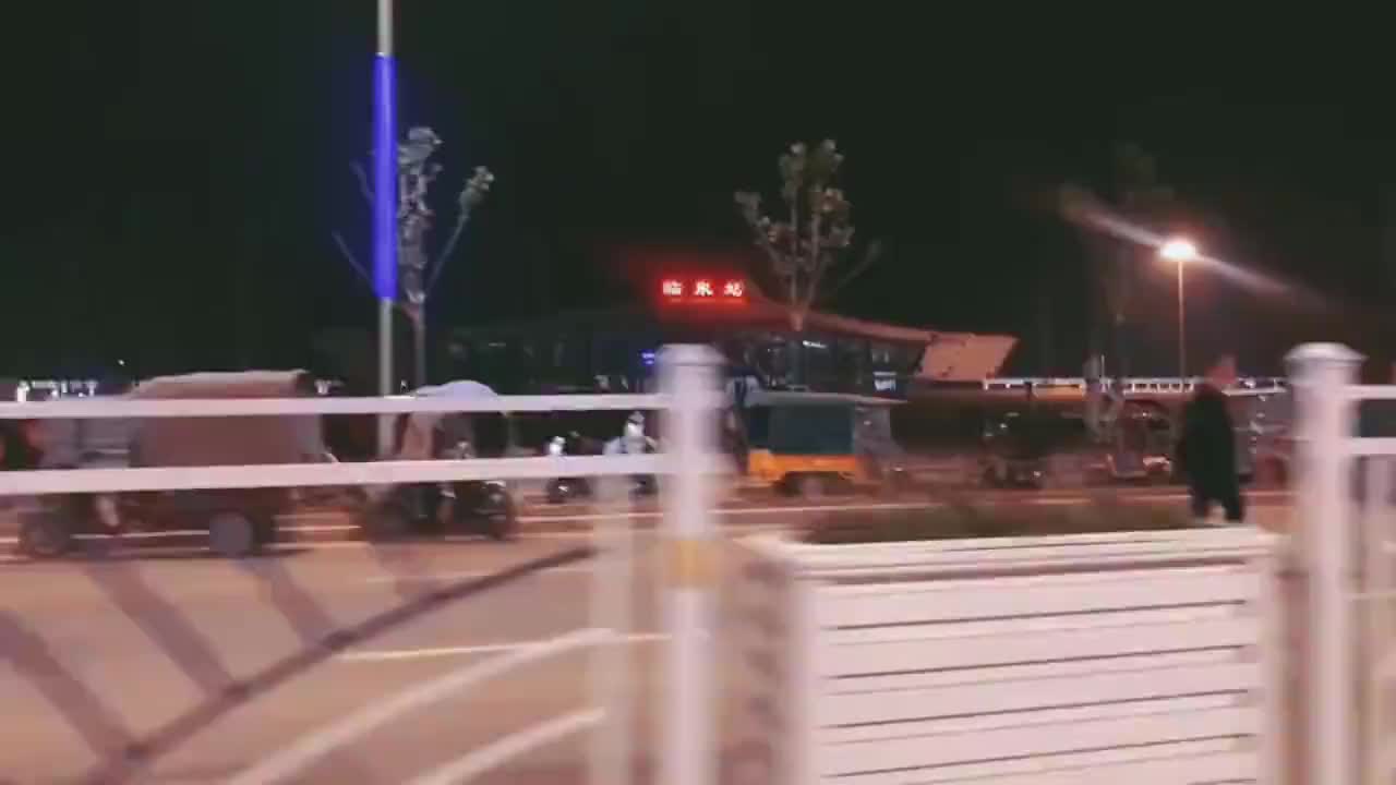 临泉高铁站夜景真的很美