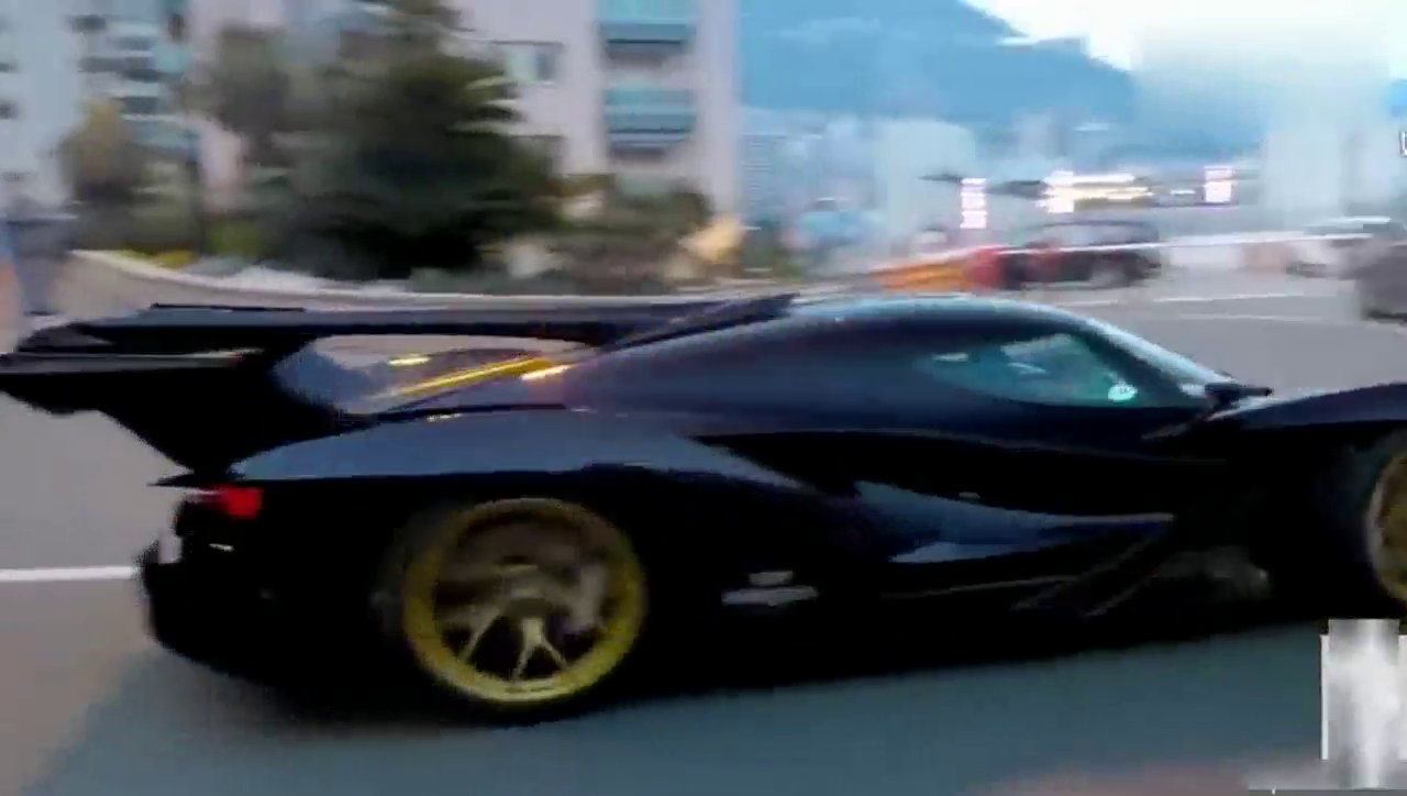 4800万的布加迪出街无人围观，因为旁边启动了这辆限量版跑车