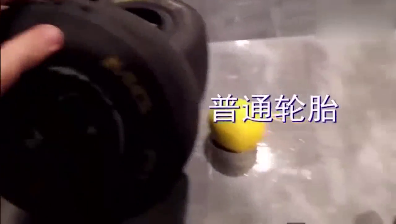 就知道保时捷跑车的轮胎有多么霸气！