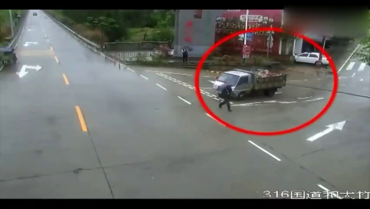 卡车的这一摆尾，没谁了