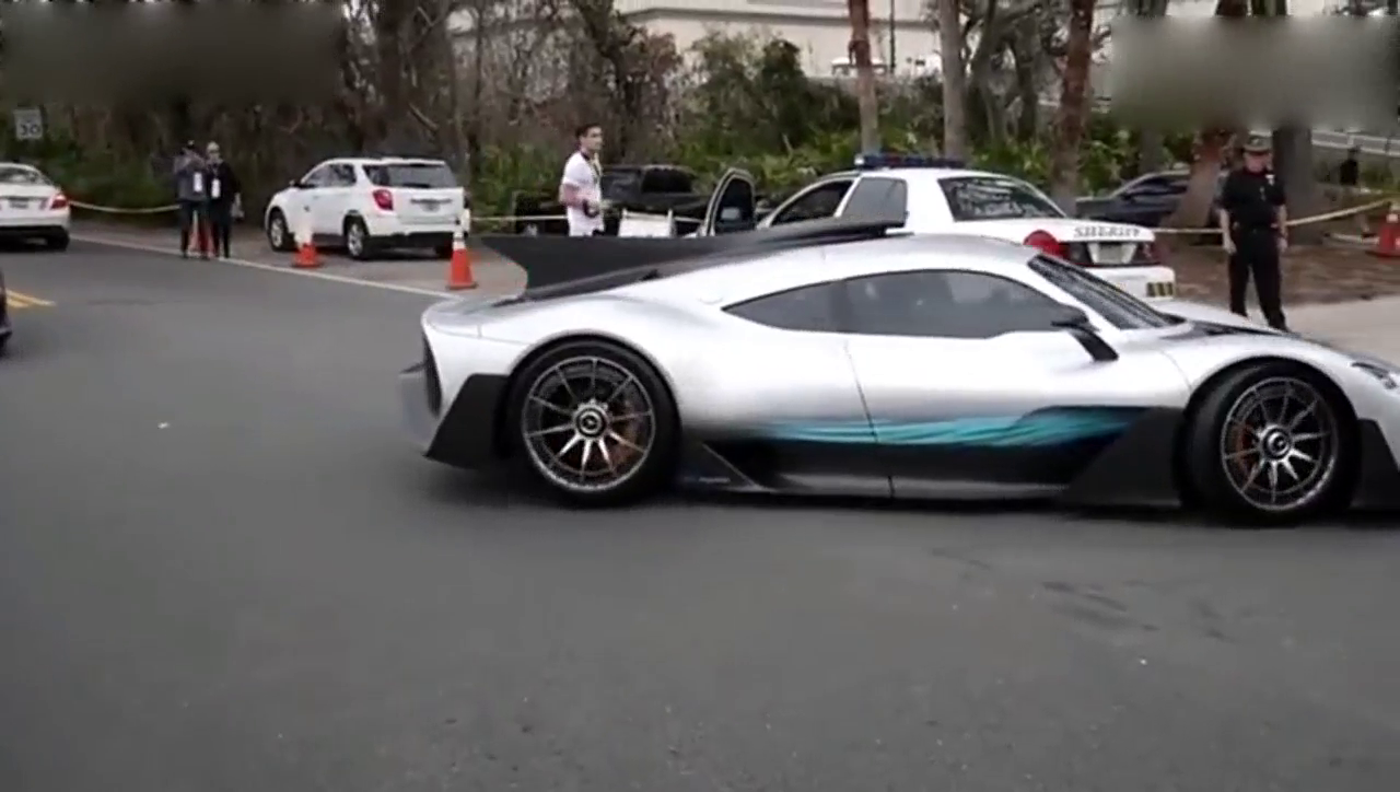 什么跑车亏？2000万的跑车也不过如此，上个斜坡还要五六个人推！