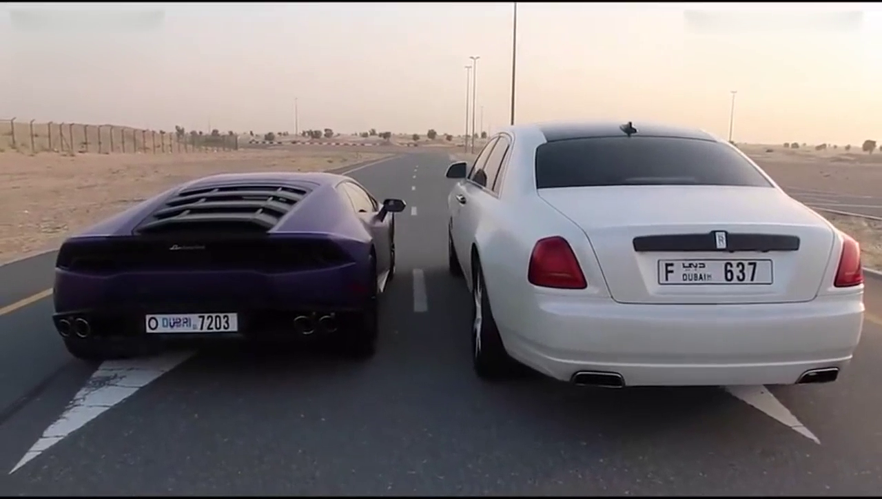 劳斯莱斯公路遇到兰博基尼，才知道跑车和轿车区别有多大