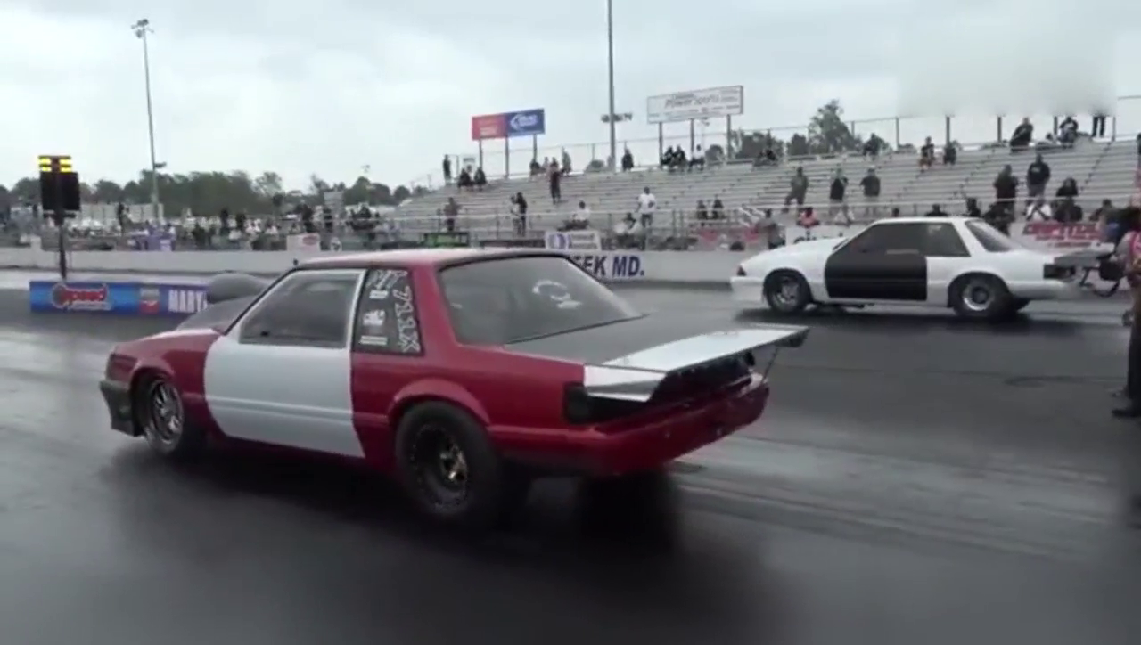 两辆奇葩改装跑车竞速，结果意外