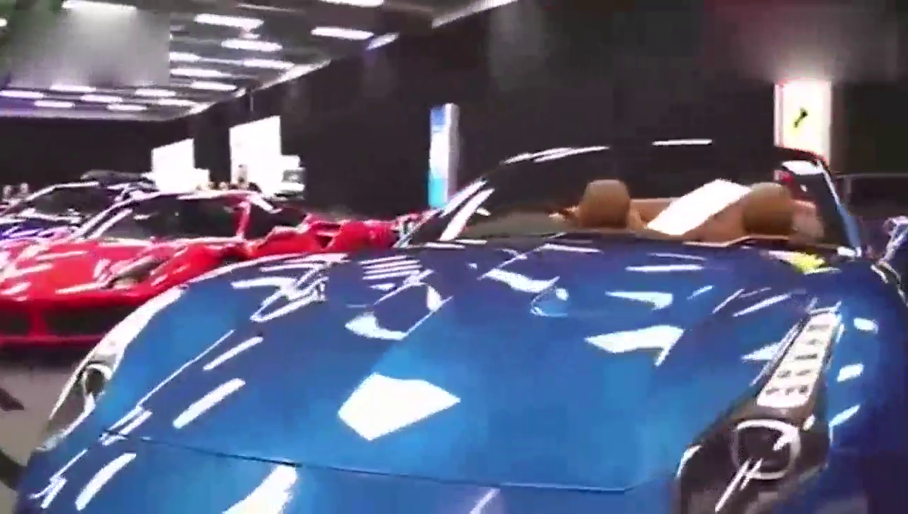 超级霸气！敞篷版法拉利，什么跑车都得靠边站了！