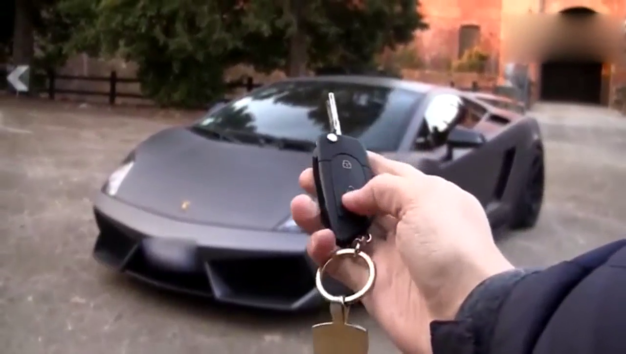这么炫酷的兰博基尼跑车，好拉风，但是车钥匙为什么和五菱的一样