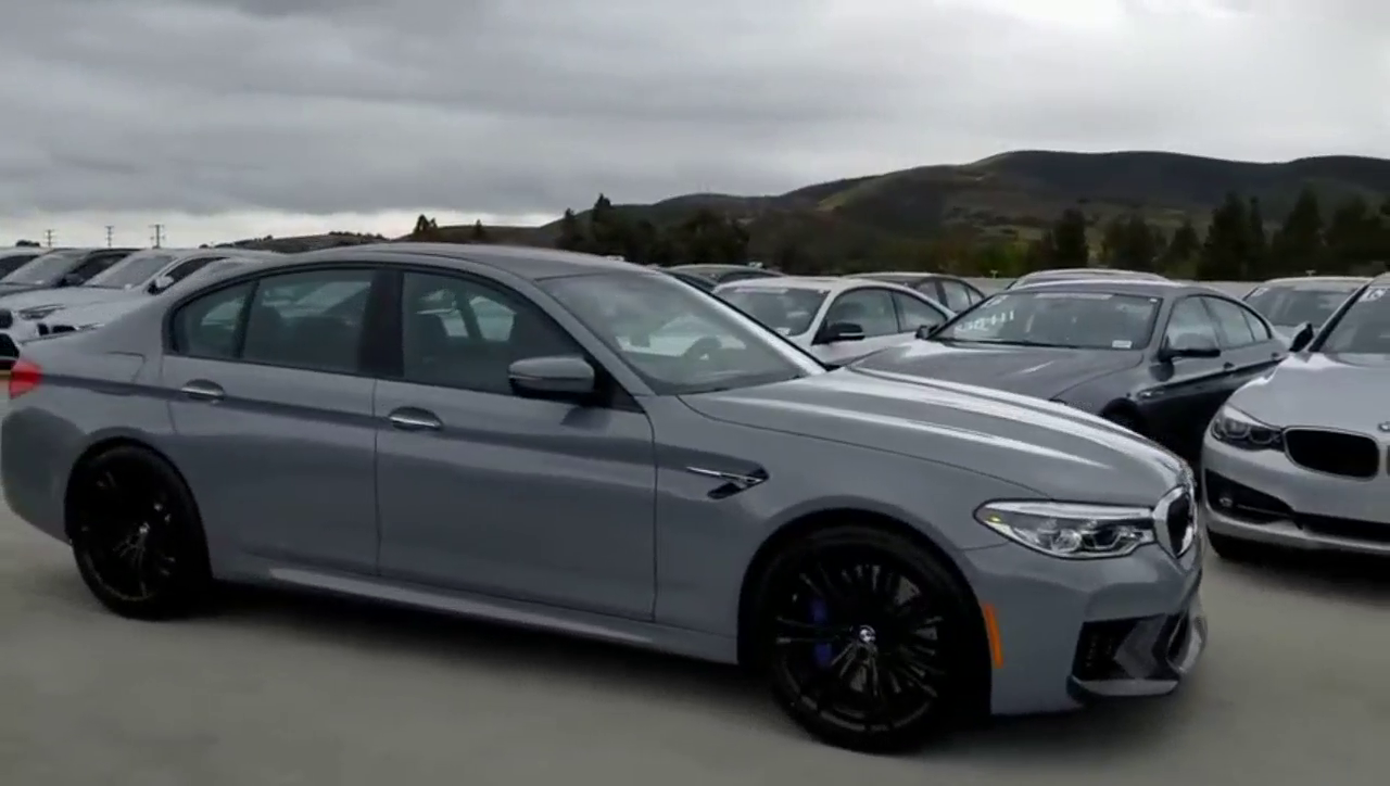 价值150万的宝马M5，坐进车内，才知道什么叫做豪华跑车