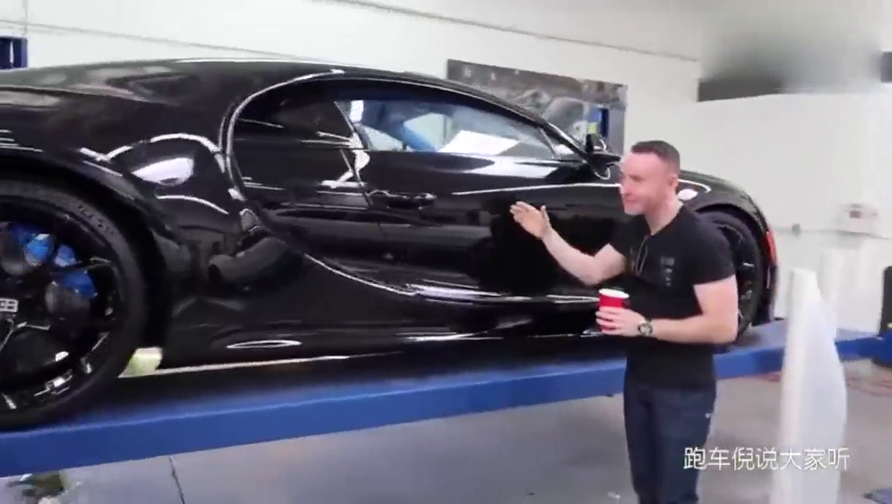 修理厂看到一台跑车，全球只有500台，国内暂时还没有