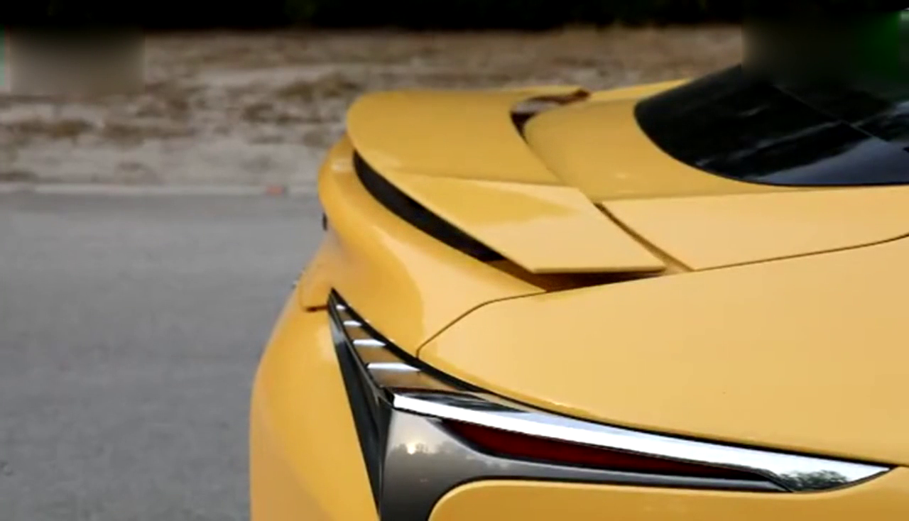 雷克萨斯百万级跑车LC500h尾翼的起降！