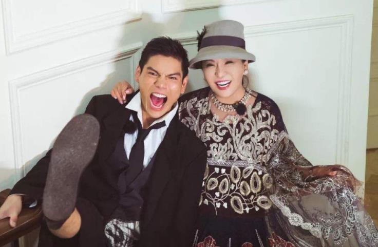 向佐郭碧婷恋情曝光后,向太发长文引热议,难怪