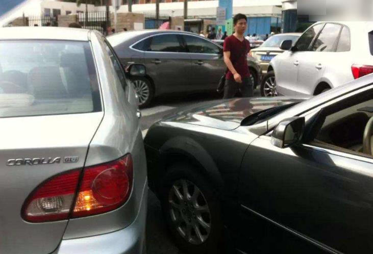 出车祸报保险时多长个心眼！这3句话车险员再套路都别说：坑你的