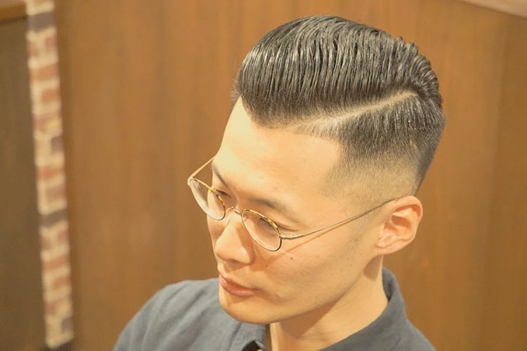 简单却显得清爽的男生短发，非常清爽利落,打造出浓郁的男人味