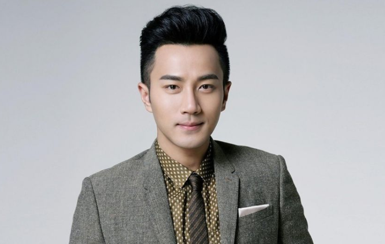 杨幂重庆拍戏被偶遇,素颜出镜略显憔悴,看到她