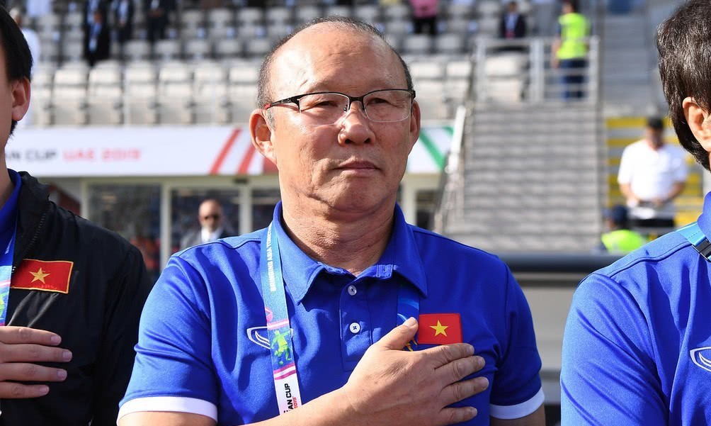 越南足球为啥超过我们?他们青训总监的工资比