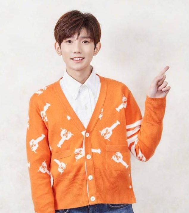 王源跨年演唱会道具:行李箱,望远镜,知道寓意后