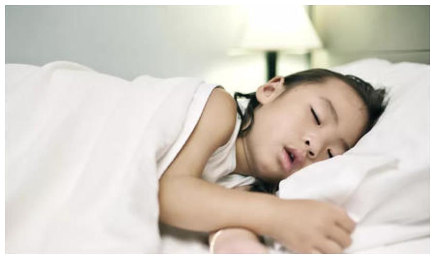 不听孙子呼噜声都睡不着觉!宝宝打呼噜说明睡得香?
