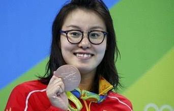 同样是世界冠军,傅园慧生活殷实,何雯娜却只能