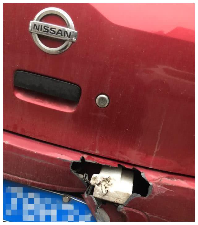 日产车防撞梁是泡沫做的？一起事故，揭露日系车真面目