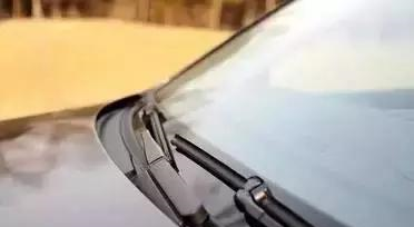 雨刮器刮不干净还有噪声？老司机教你：不花钱自己动手就能解决