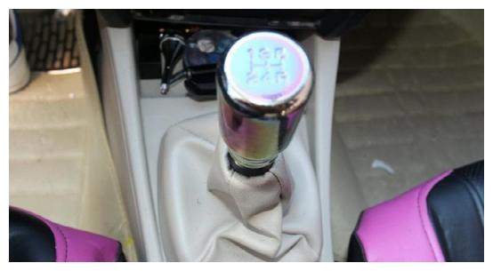 美女花3万买代步车,改装外形后变得超级可爱,回头率很高 !