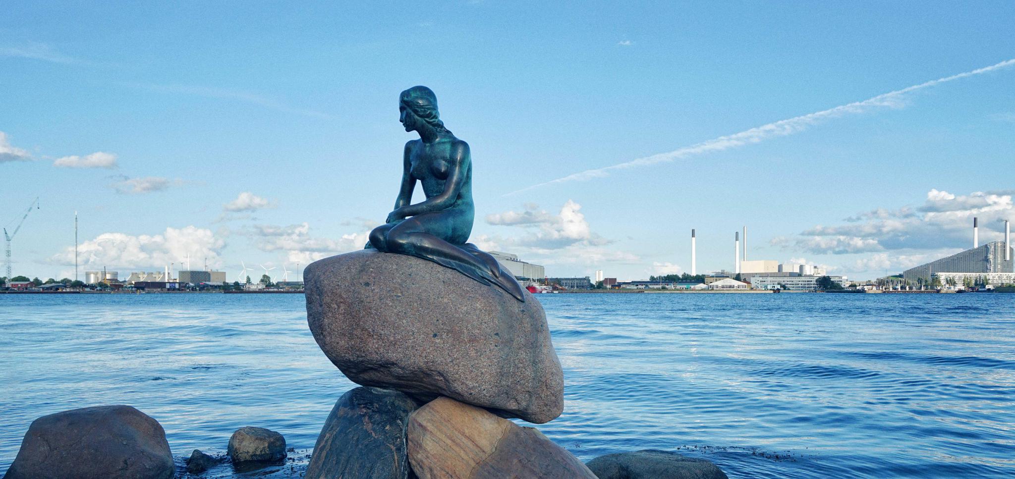 世界著名的铜像,以《海的女儿》蓝本创作的雕像,成为丹麦标志