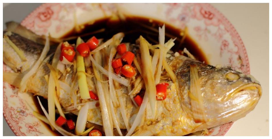 黄花鱼怎么做好吃？肉质鲜嫩，味道鲜美的清蒸黄花鱼技巧