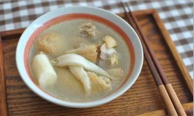 杜仲牛膝猪脚汤