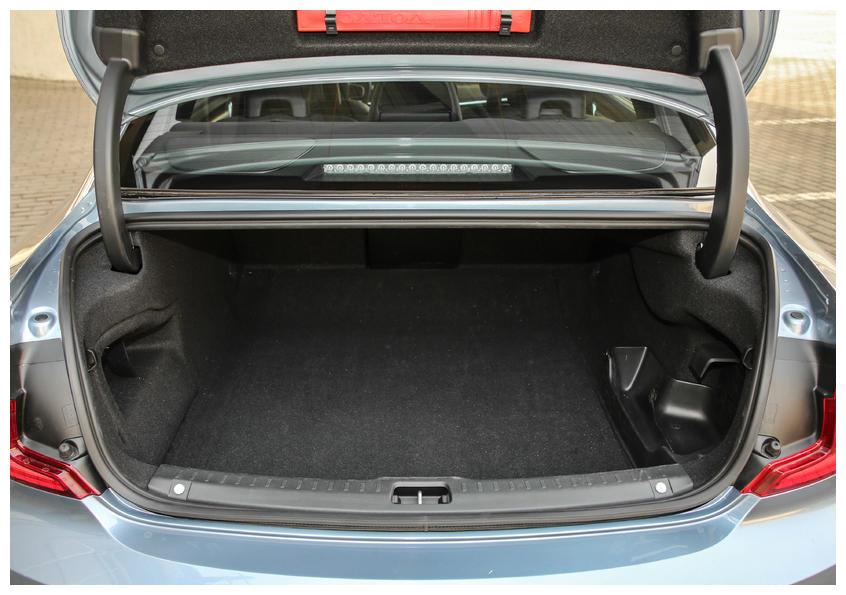 豪車也玩新能源？插電混動豪華轎車推薦