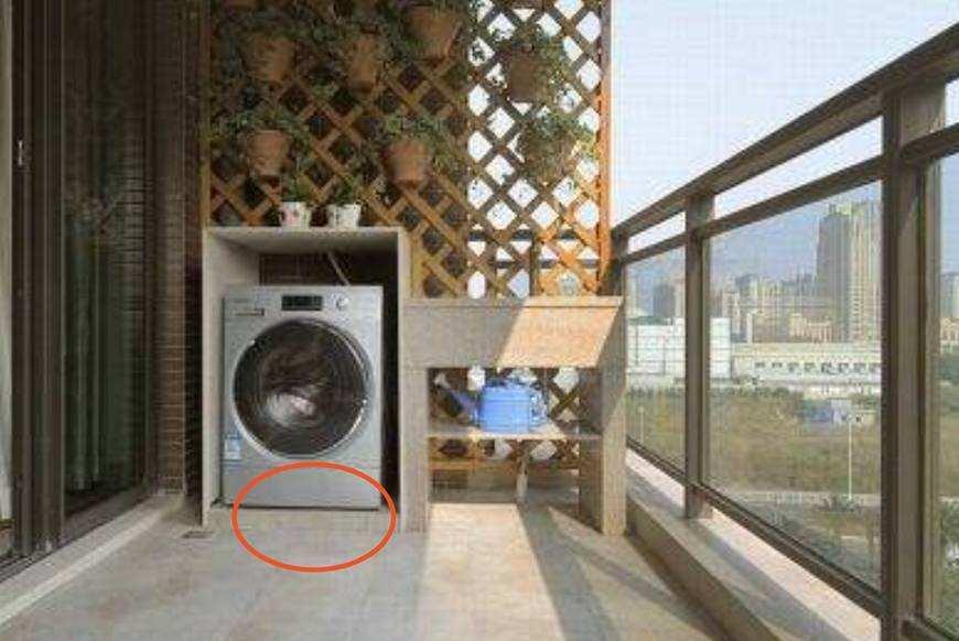 阳台安装洗衣机万万要装这个东西,真的太聪明了,后悔我家才发现